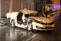 بالصور: إصابة متوسطة لسائق بحادث طرق بين شاحنة ومركبة بيافا 